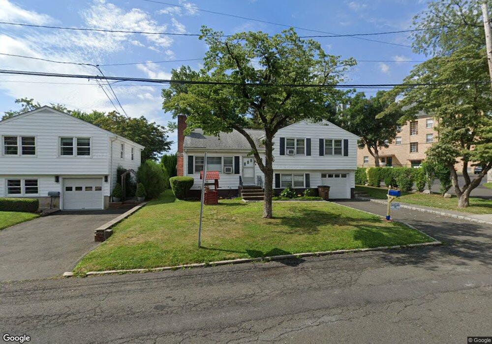 124 Clovelly Rd, Stamford, CT 06902 - photo 1