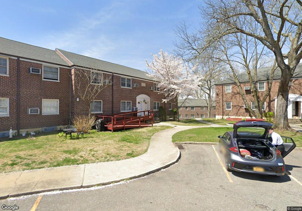 5822 251st St, Little Neck, NY 11362 - photo 1