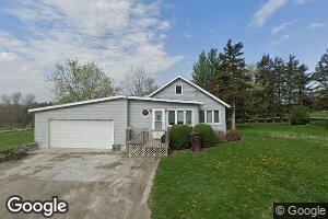 907 S 8th St, Chariton, IA 50049