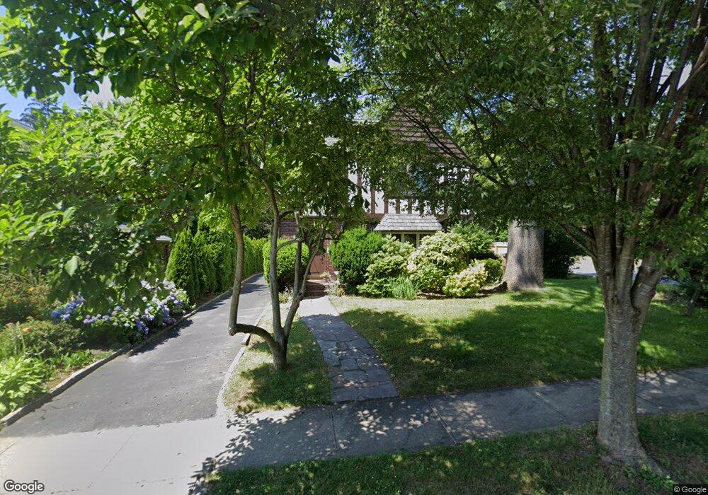 179 Nassau Ave, Manhasset, NY 11030 - photo 1