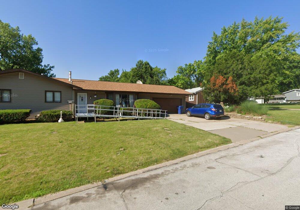 1515 Fairlane Dr, Bettendorf, IA 52722 - photo 1