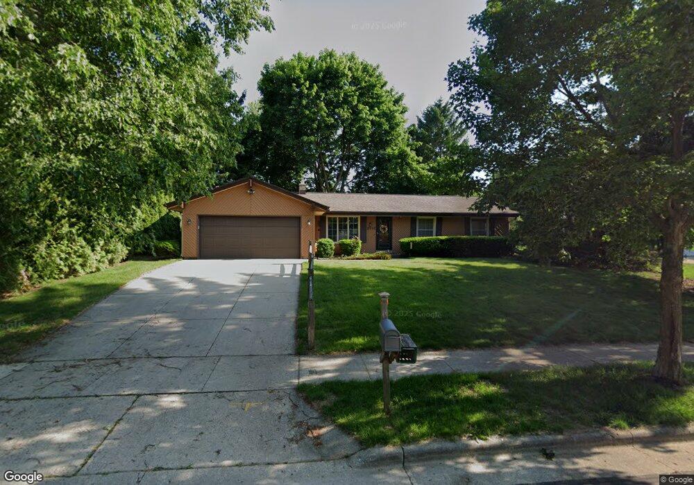 2111 Sunnyside Dr, Waukesha, WI 53186 - photo 1