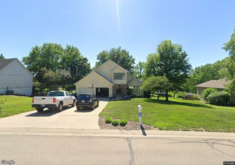 3733 SW Kings Forest Rd, Topeka, KS 66610 - photo 1