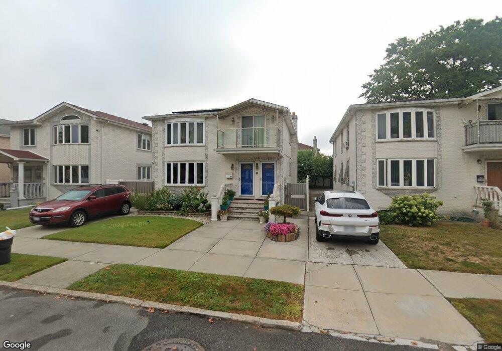 5335 190th St, Fresh Meadows, NY 11365 - photo 1