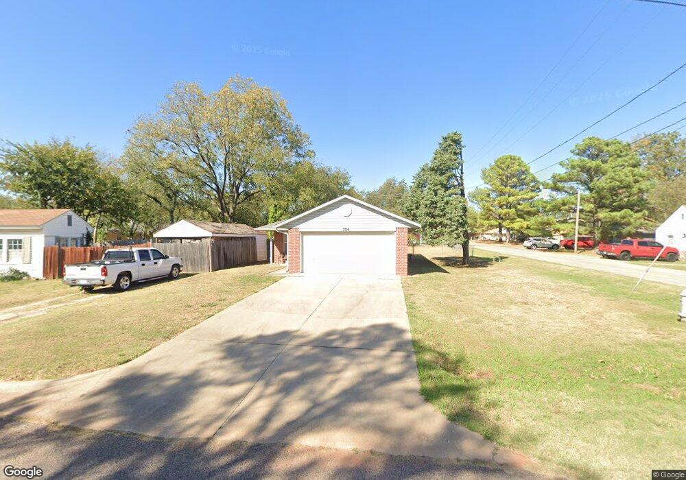304 E Milton St, Shawnee, OK 74801 - photo 1