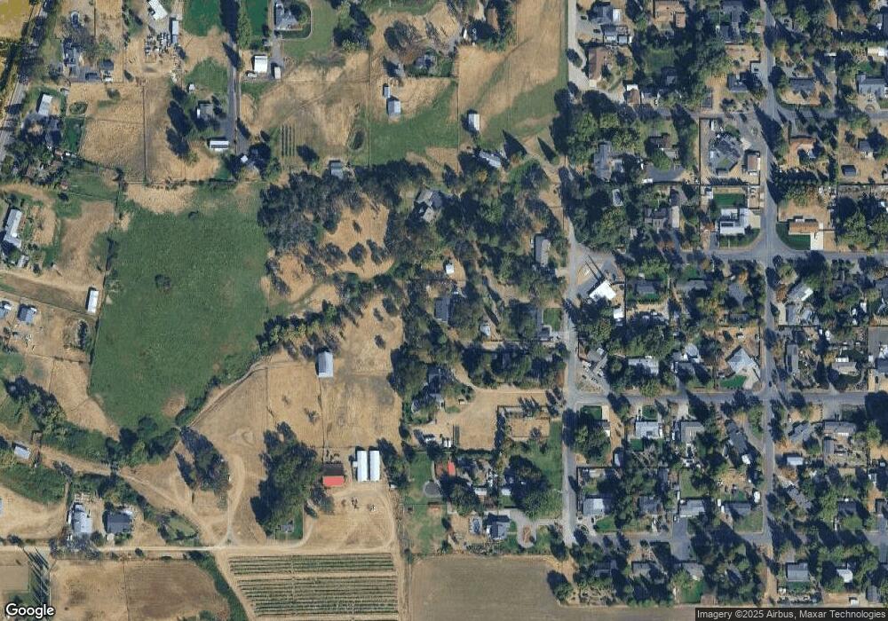 1739 Niedermeyer Dr, Central Point, OR 97502 - photo 1