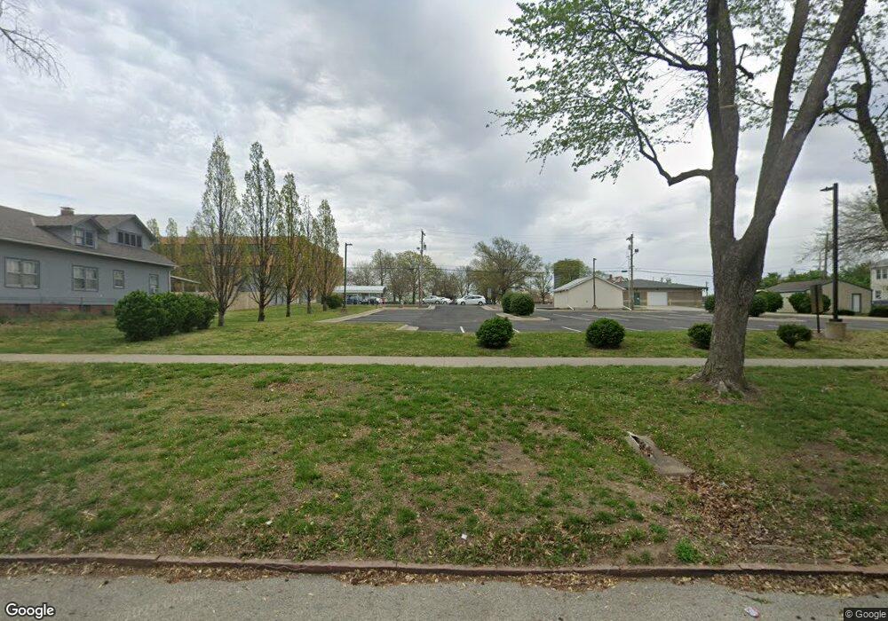 414 SW Tyler St, Topeka, KS 66603 - photo 1