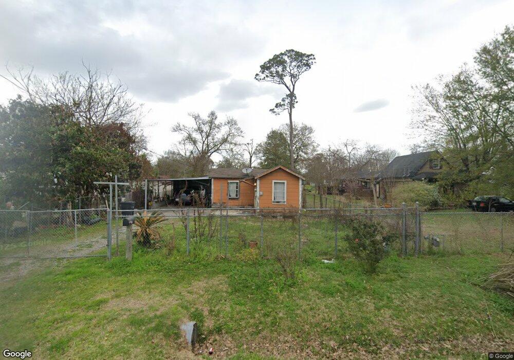 811 Duff Ln, Houston, TX 77022 - photo 1