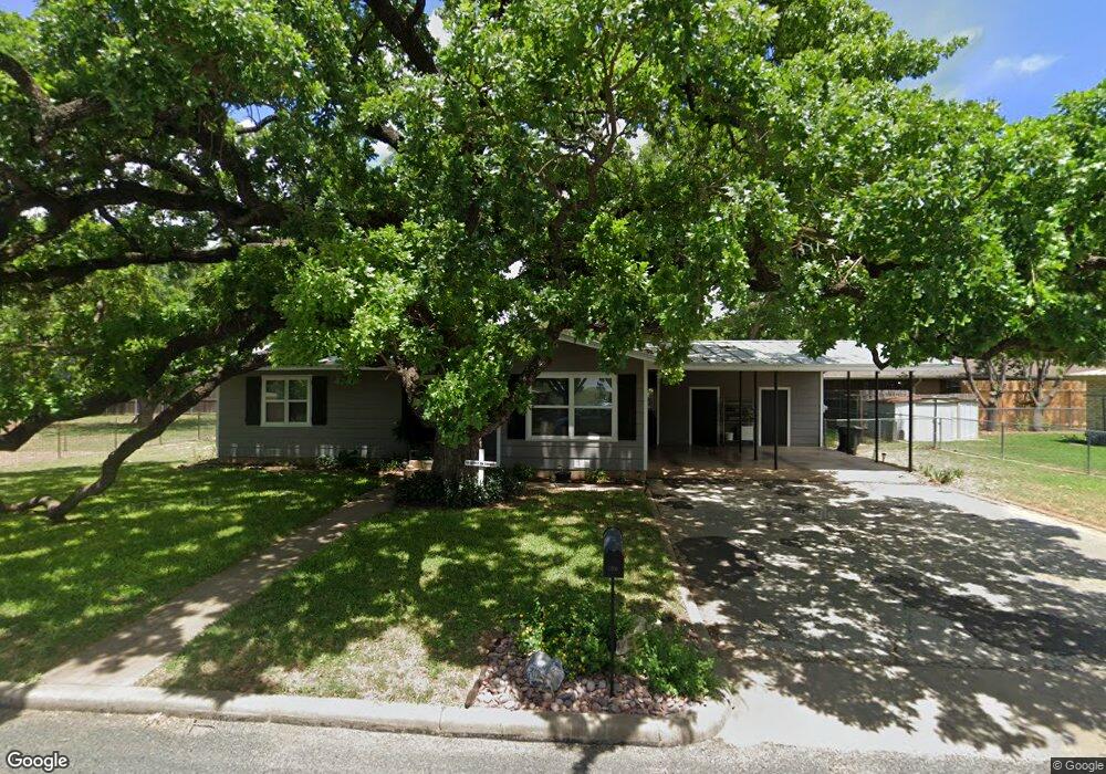 1006 N Crockett St, Fredericksburg, TX 78624 - photo 1