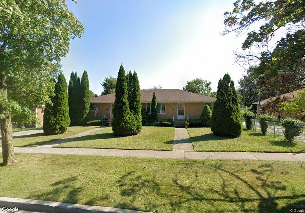 2421 9th Pkwy, Waukegan, IL 60085 - photo 1