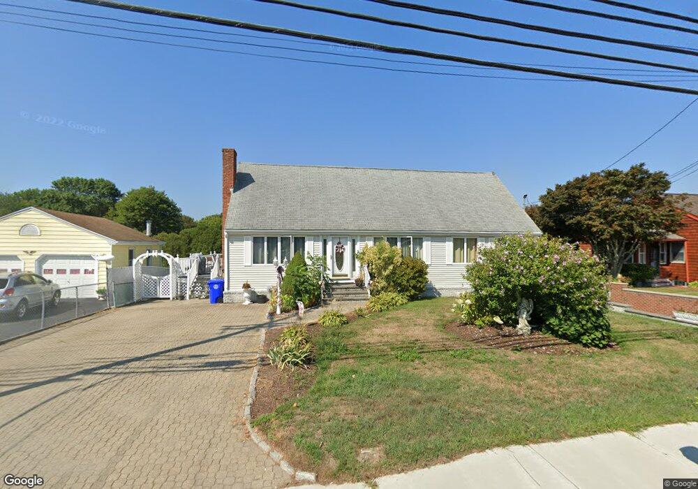 495 Metacom Ave, Bristol, RI 02809 - photo 1