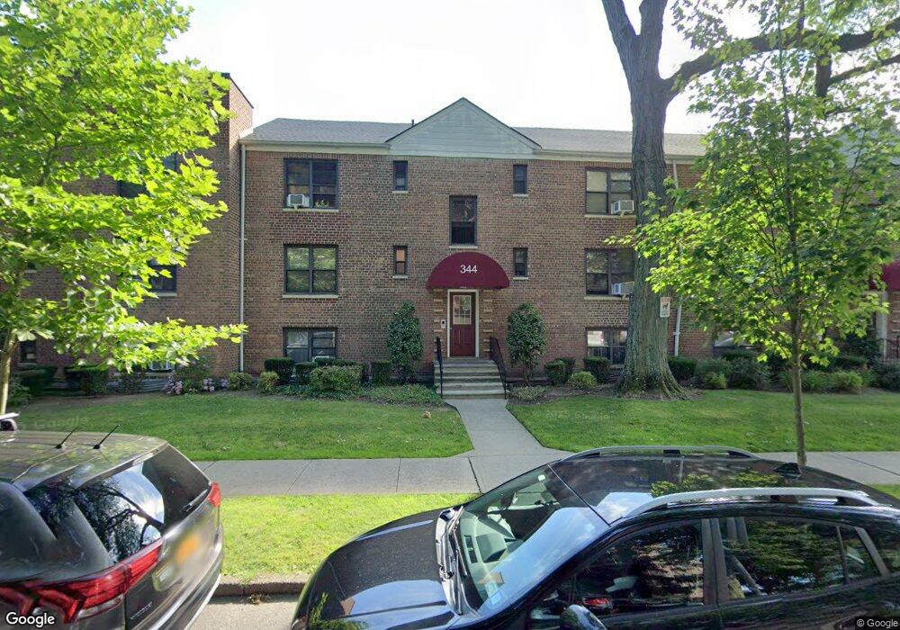 338 Richbell Rd unit B4, Mamaroneck, NY 10543 - photo 1