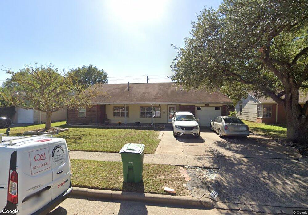 811 Rainy River Dr, Houston, TX 77088 - photo 1