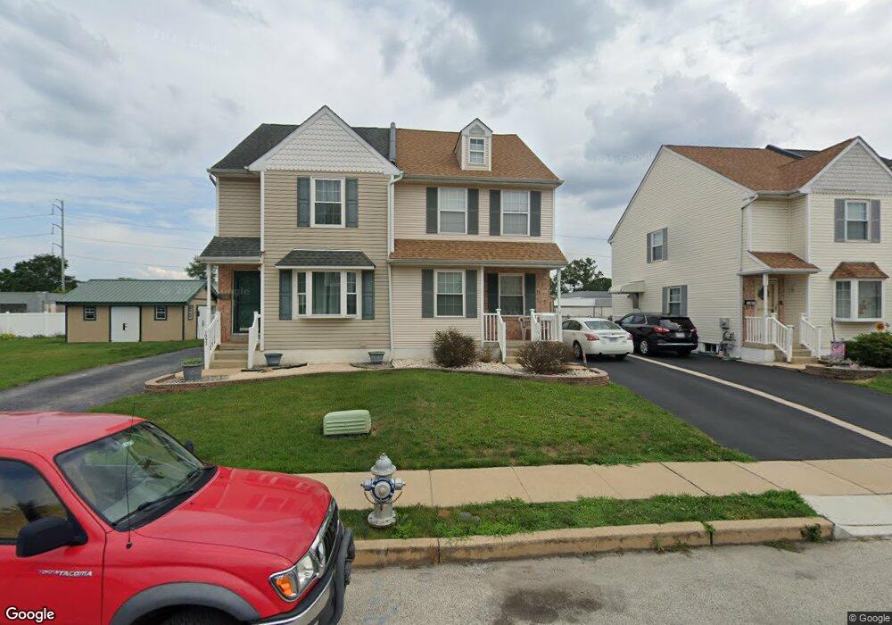 1930 Oak Leaf Ln, Holmes, PA 19043 - photo 1