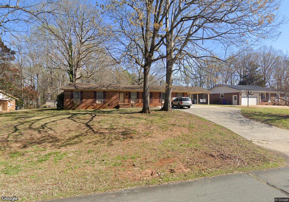 412 W 10th St, Siler City, NC 27344 - photo 1
