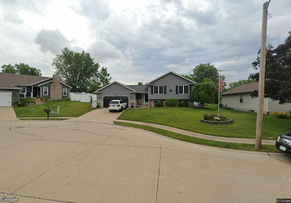 4917 Main Ct, Davenport, IA 52806 - photo 1