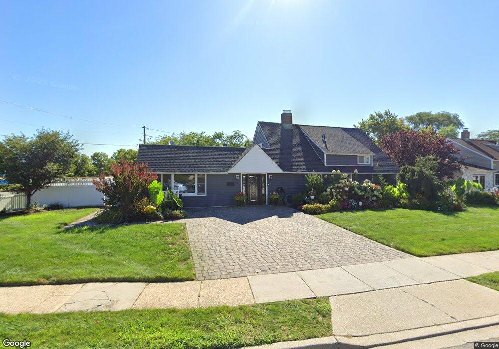 15 Springtime Ln E, Levittown, NY 11756 - photo 1