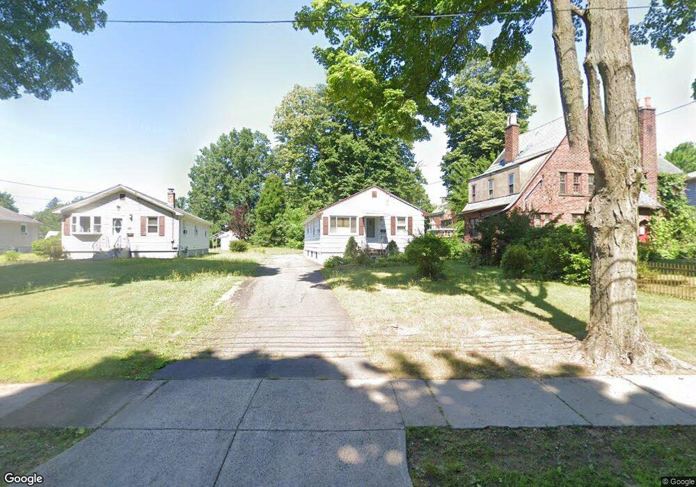 285 Ridgefield St, Hartford, CT 06112 - photo 1