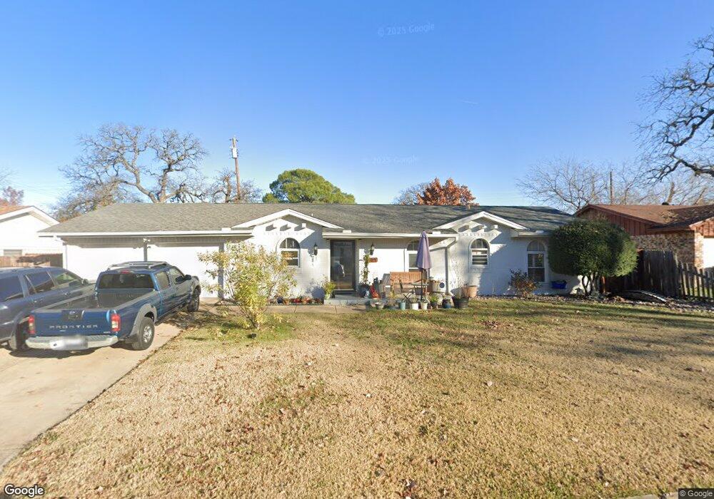 909 Shady Lake Dr, Bedford, TX 76021 - photo 1