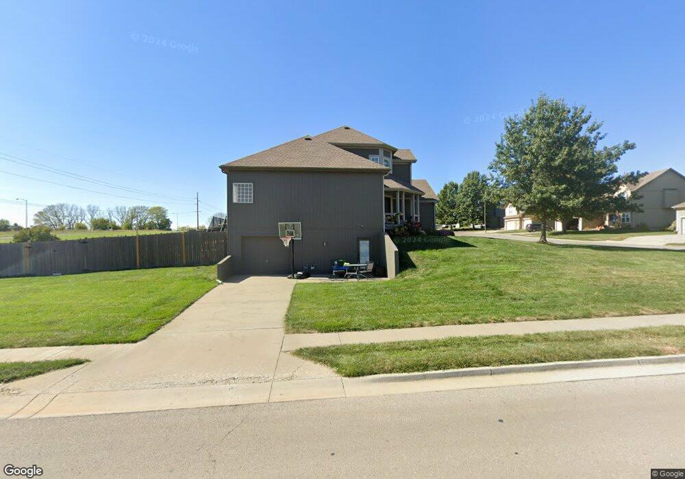 1511 Blue Skye Ln, Raymore, MO 64083 - photo 1