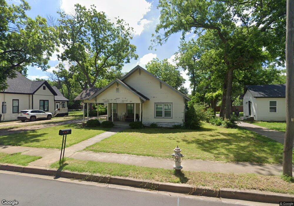 711 W Chambers St, Cleburne, TX 76033 - photo 1