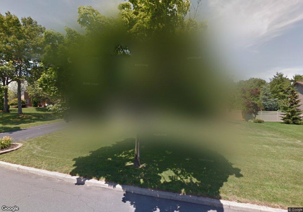 32 Fleetwood Rd, ComMacK, NY 11725 - photo 1