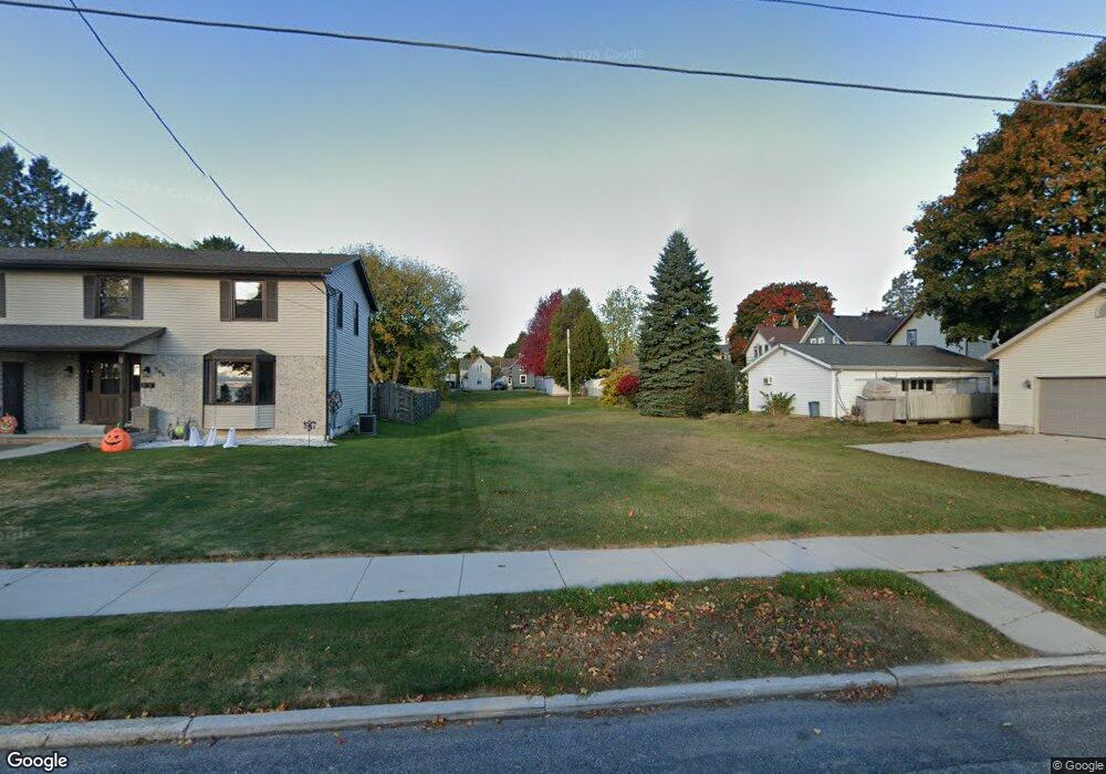 728 N 4th St, Manitowoc, WI 54220 - photo 1