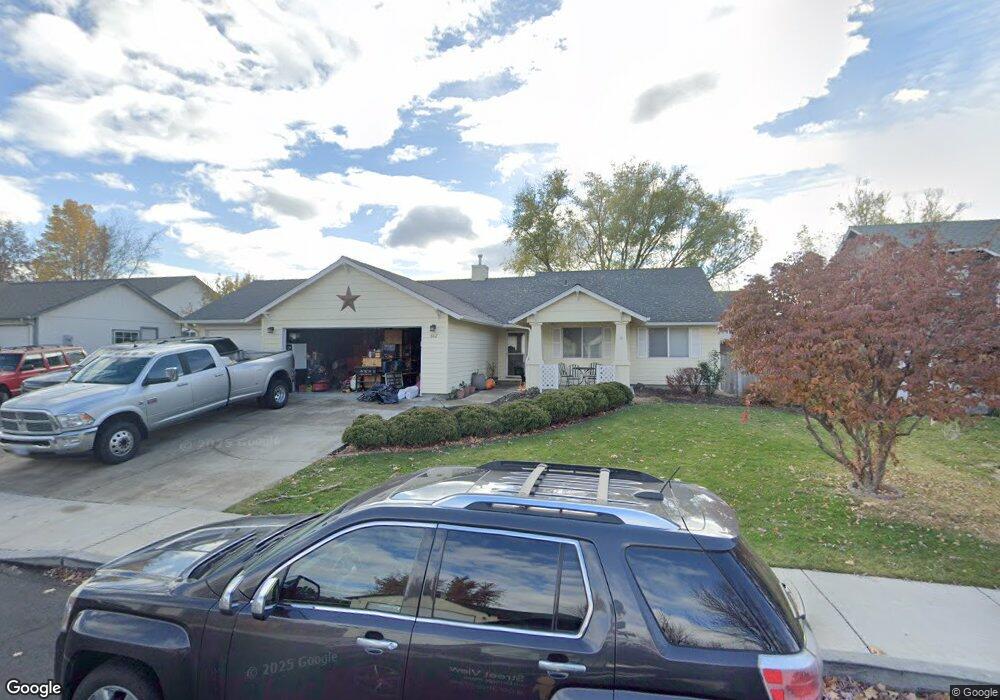 862 NW Oak Ln, Redmond, OR 97756 - photo 1