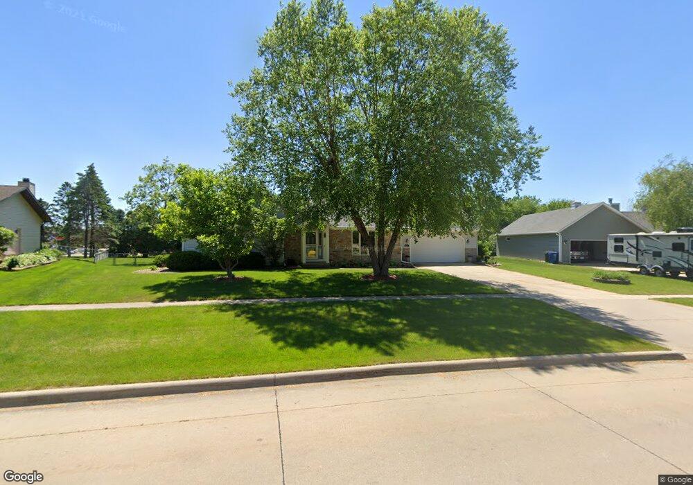 2402 Minnetonka Dr, Cedar Falls, IA 50613 - photo 1