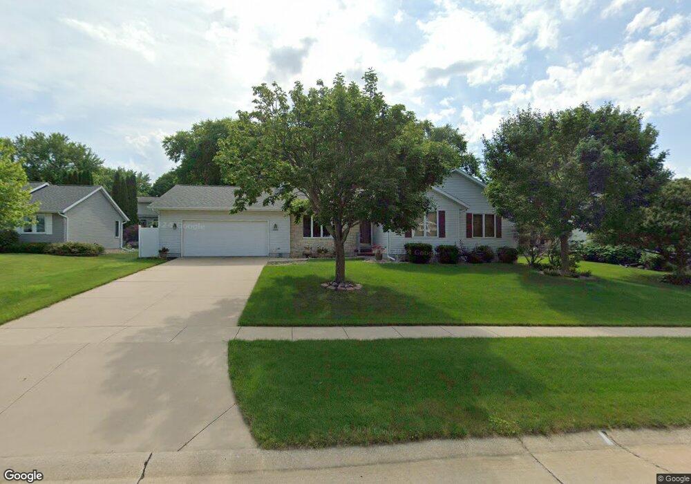 2525 31st St SW, Cedar Rapids, IA 52404 - photo 1