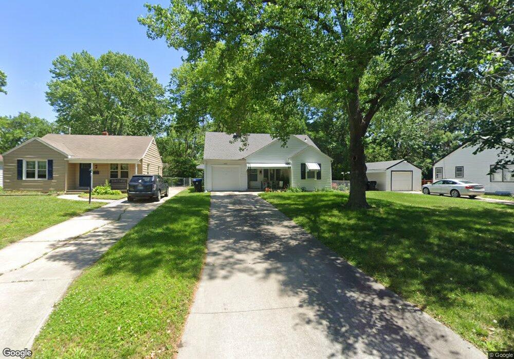2032 SW Stone Ave, Topeka, KS 66604 - photo 1