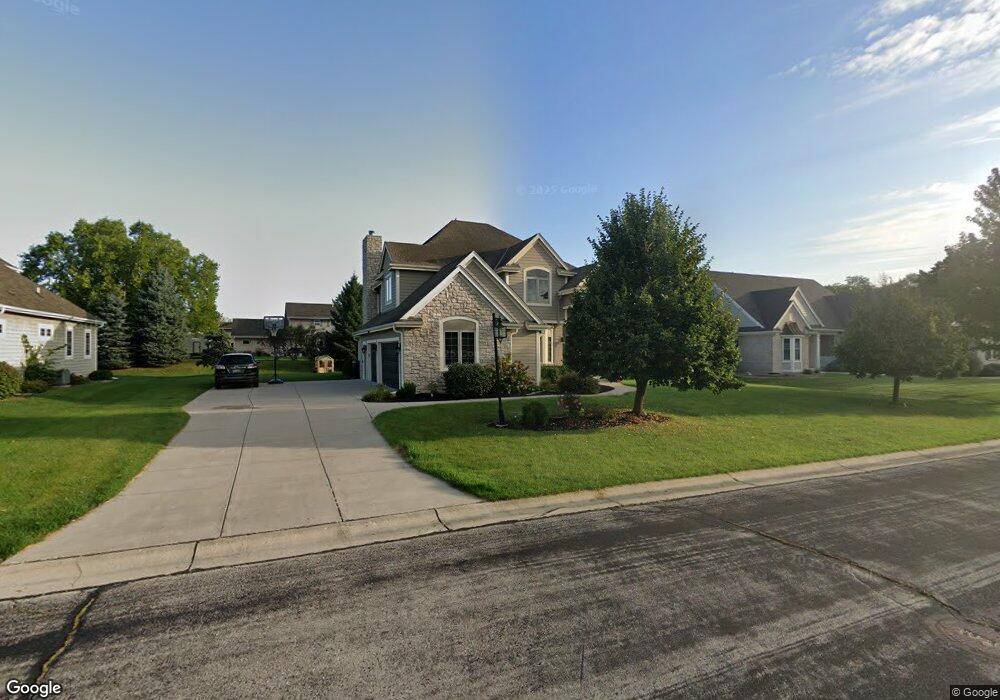 N74W15014 Hidden Way Dr, Menomonee Falls, WI 53051 - photo 1