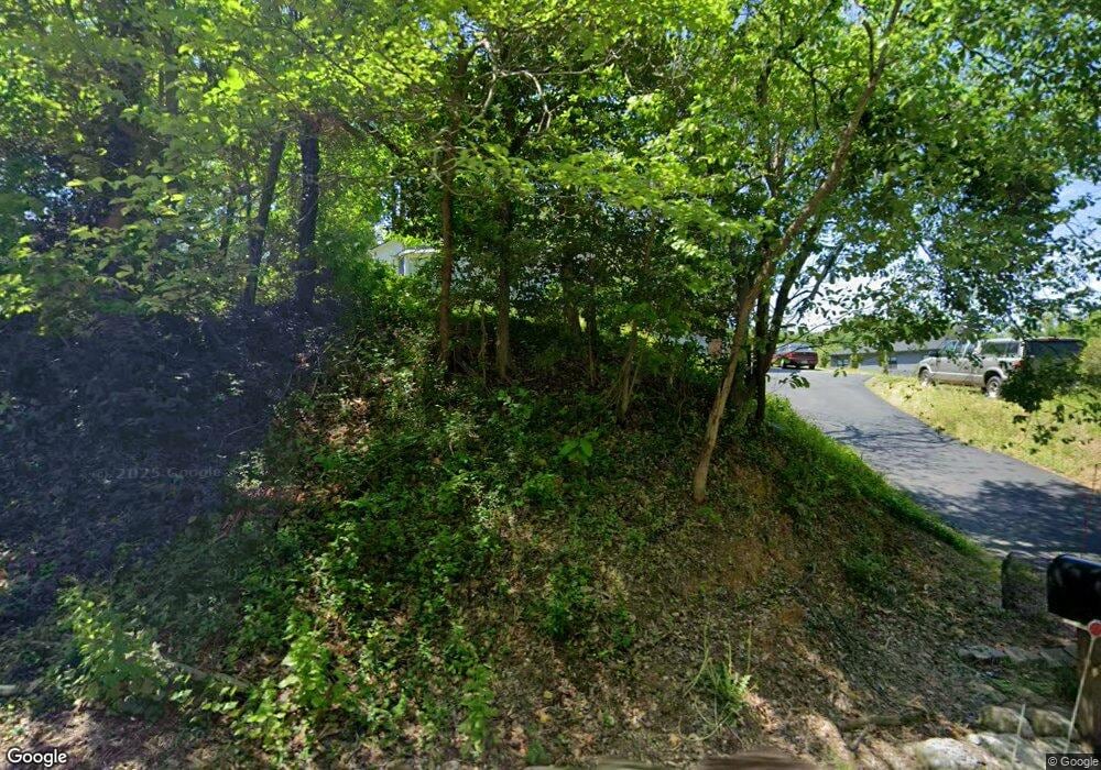 11139 Oakton Rd, Oakton, VA 22124 - photo 1