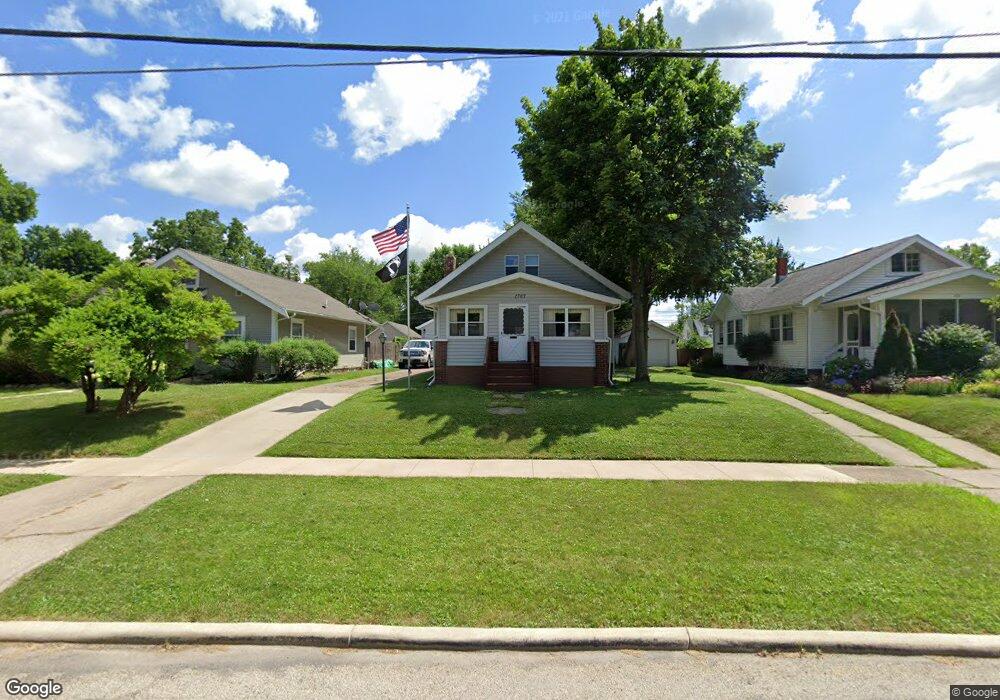 1707 Maple Dr NW, Cedar Rapids, IA 52405 - photo 1