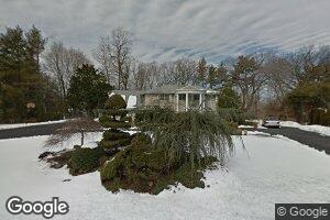 15 Steven Ln, Great Neck, NY 11024