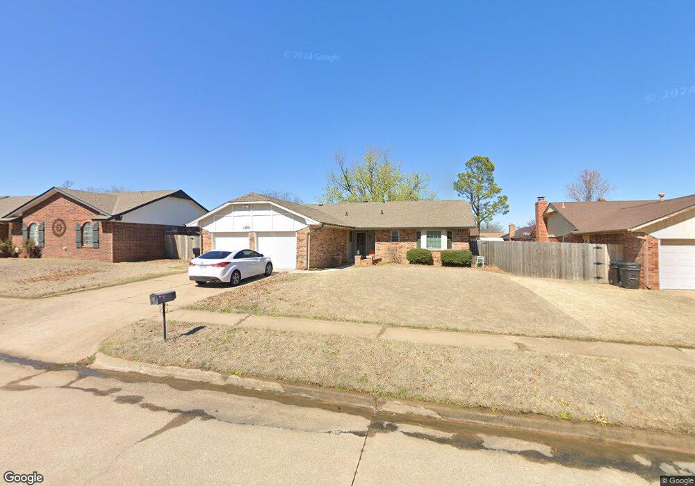 1201 NE 4th St, Moore, OK 73160 - photo 1