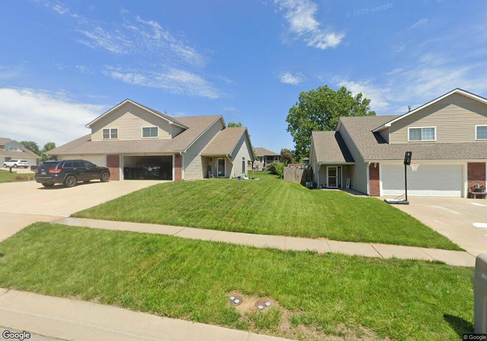 806 SE 44th Terrace, Topeka, KS 66609 - photo 1