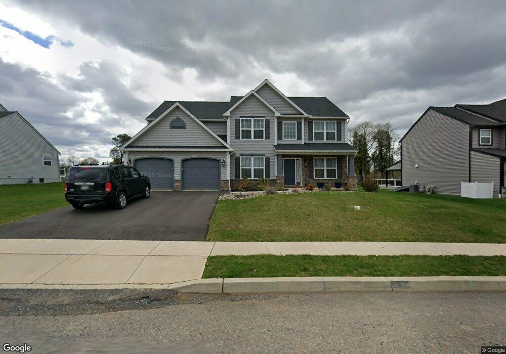 1014 River Crest Dr, Reading, PA 19605 - photo 1