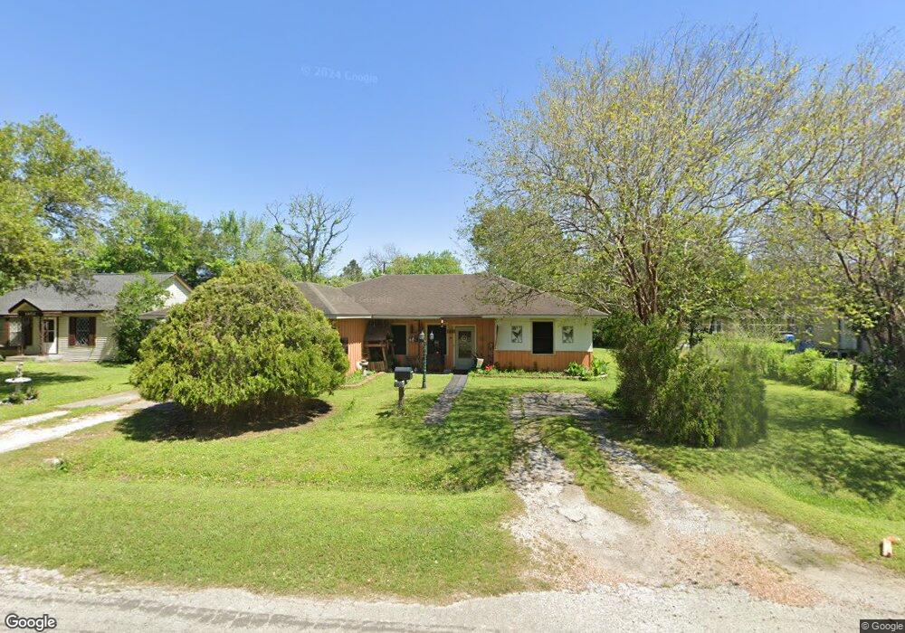 1405 Live Oak Ave, Bay City, TX 77414 - photo 1