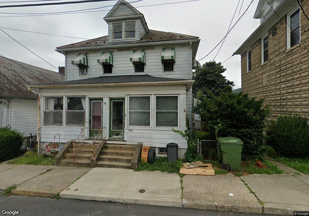 205 C St, Pen Argyl, PA 18072 - photo 1