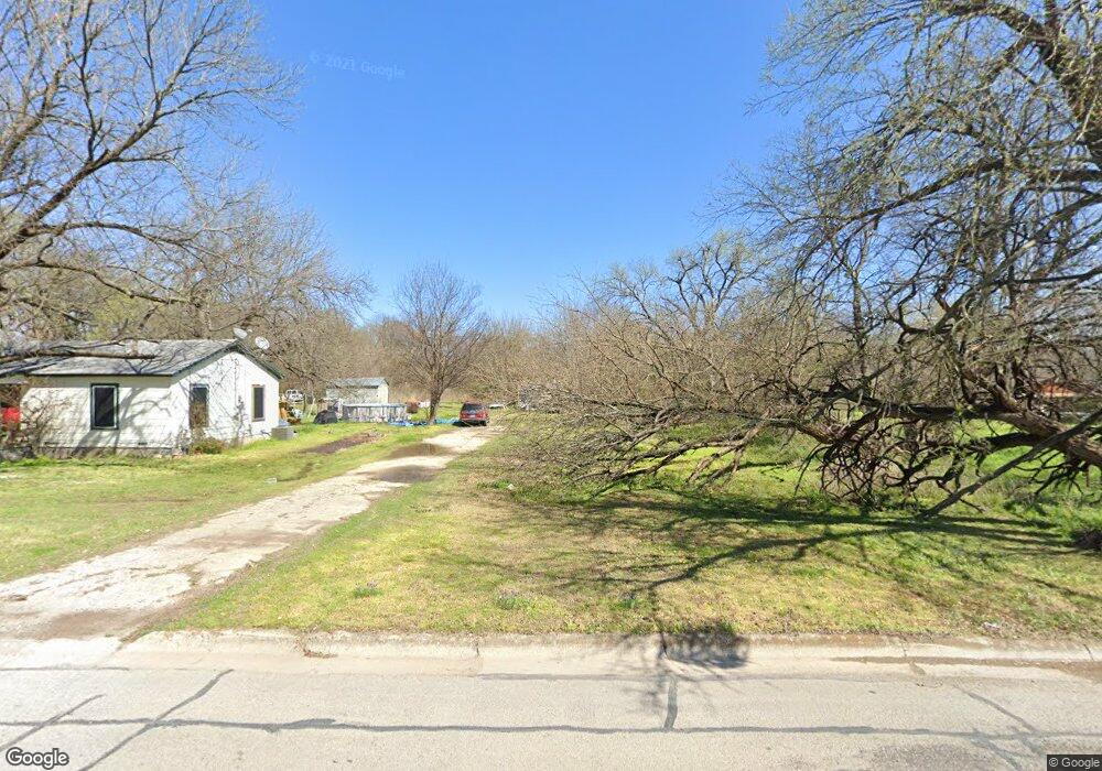 708 S Weaver St, Gainesville, TX 76240 - photo 1