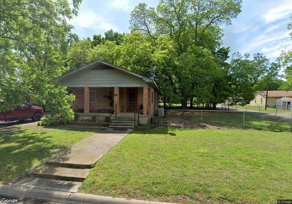 1319 N Weaver St, Gainesville, TX 76240 - photo 1