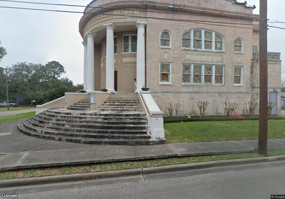 800 W Sidnor St, Alvin, TX 77511 - photo 1