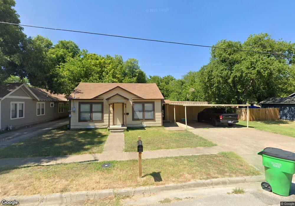 1413 E Garnett St, Gainesville, TX 76240 - photo 1
