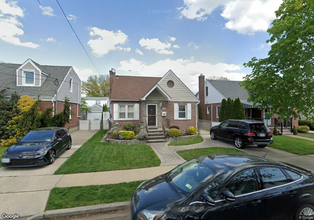 36 Lincoln Ave, New Hyde Park, NY 11040 - photo 1