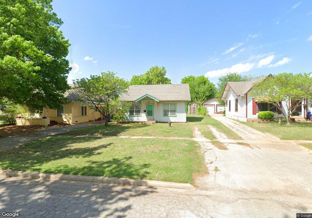 1111 W Hickory Ave, Duncan, OK 73533 - photo 1