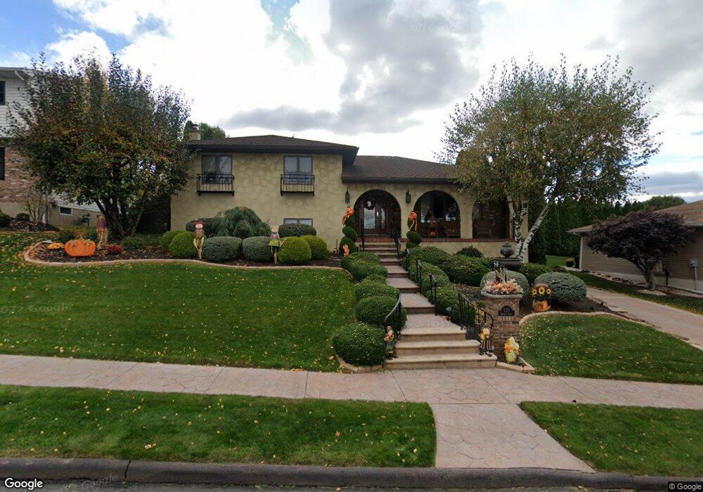 520 Thomas Dr, Dunmore, PA 18512 - photo 1