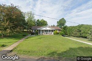 902 E Lee St, Linn, MO 65051