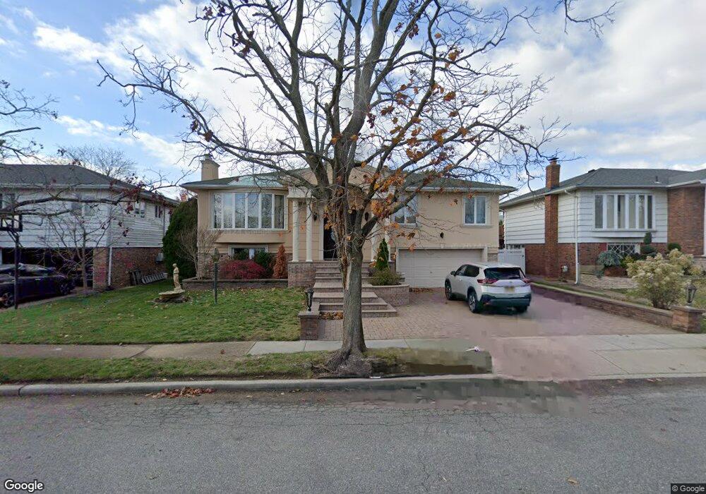 747 Turf Rd, Valley Stream, NY 11581 - photo 1