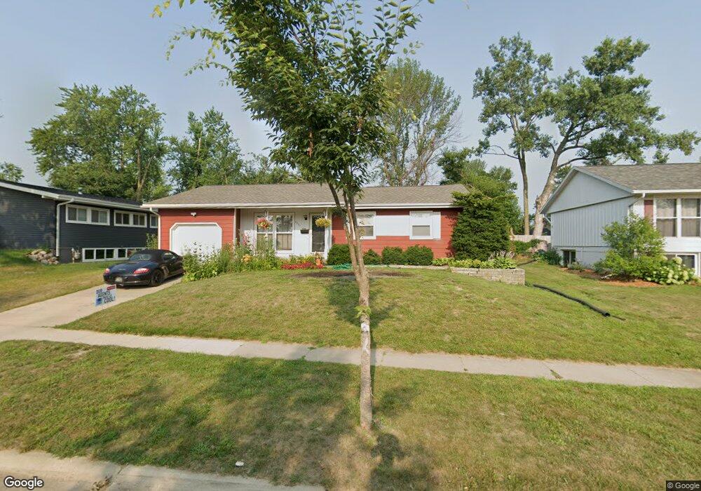 4301 Pineview Dr NE, Cedar Rapids, IA 52402 - photo 1